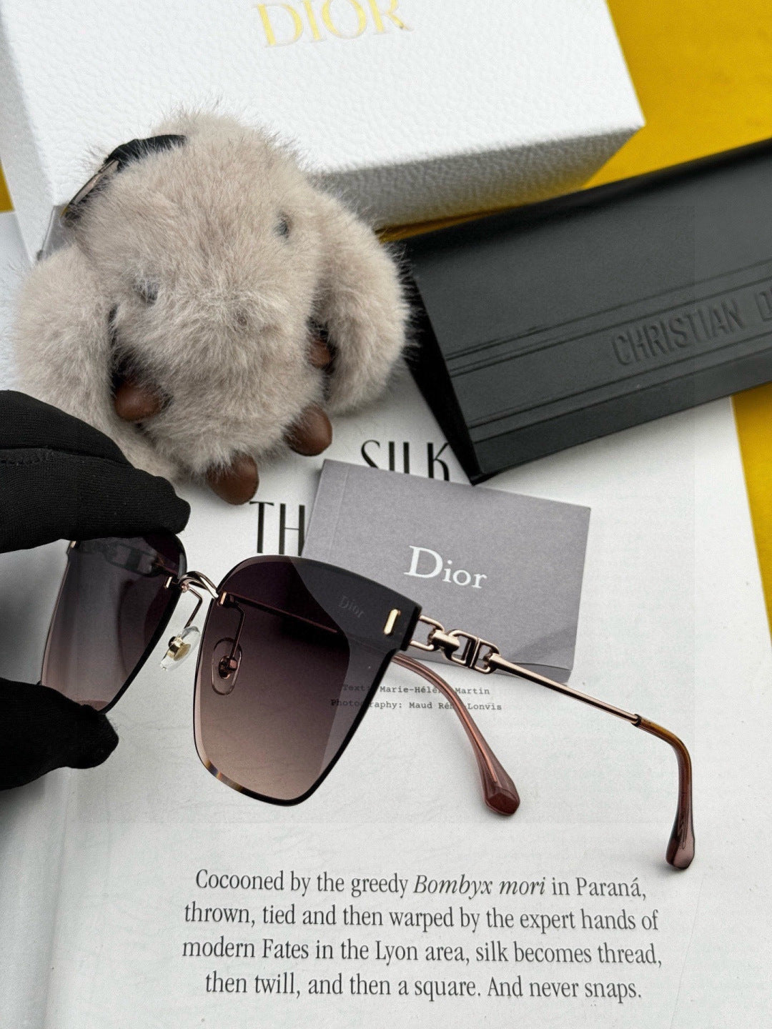Dior CD4641 Polarized Rimless Gold Lens Sunglasses for Men & Women - detail image 3