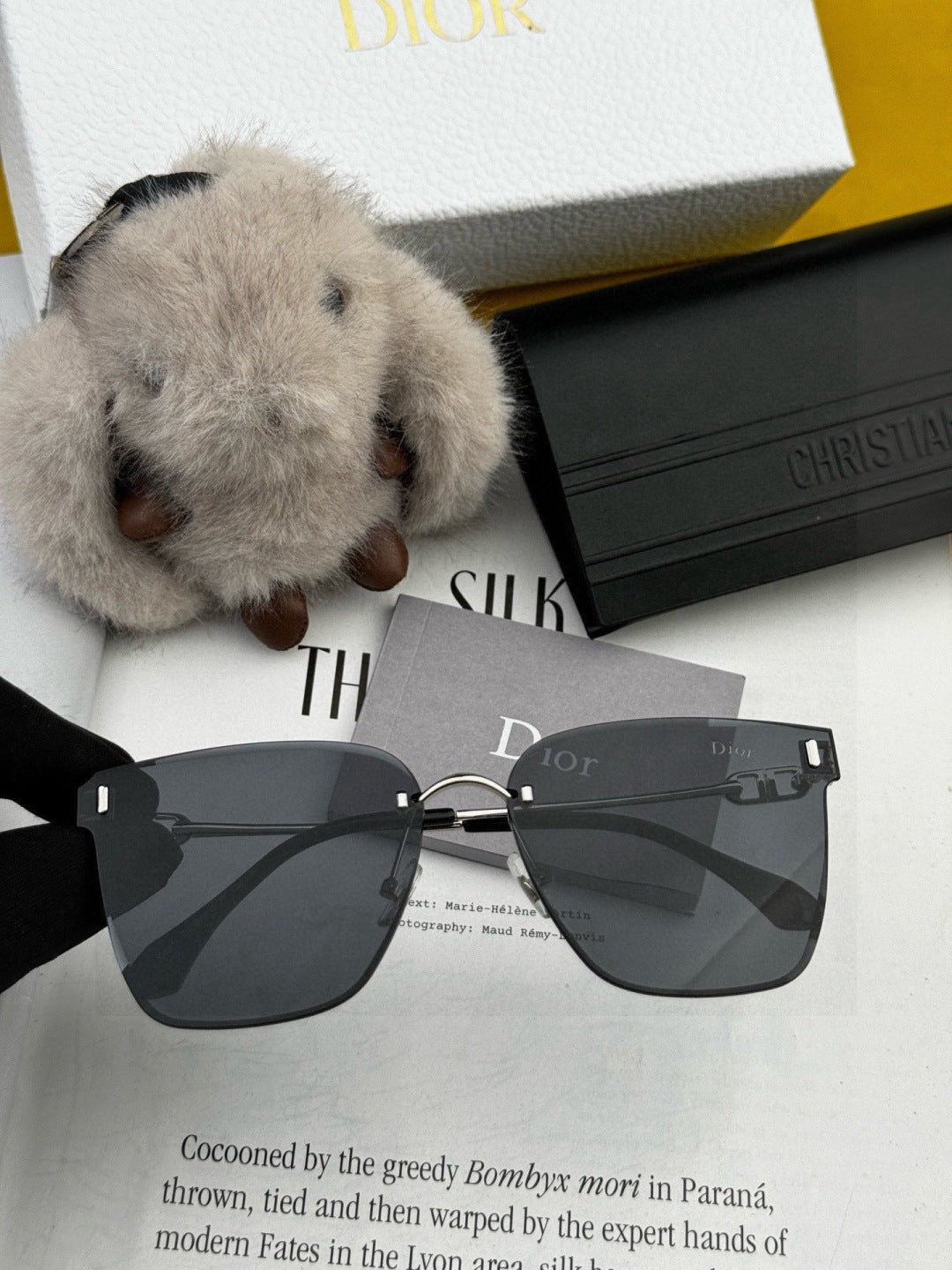 Dior CD4641 Polarized Rimless Gold Lens Sunglasses for Men & Women - detail image 2