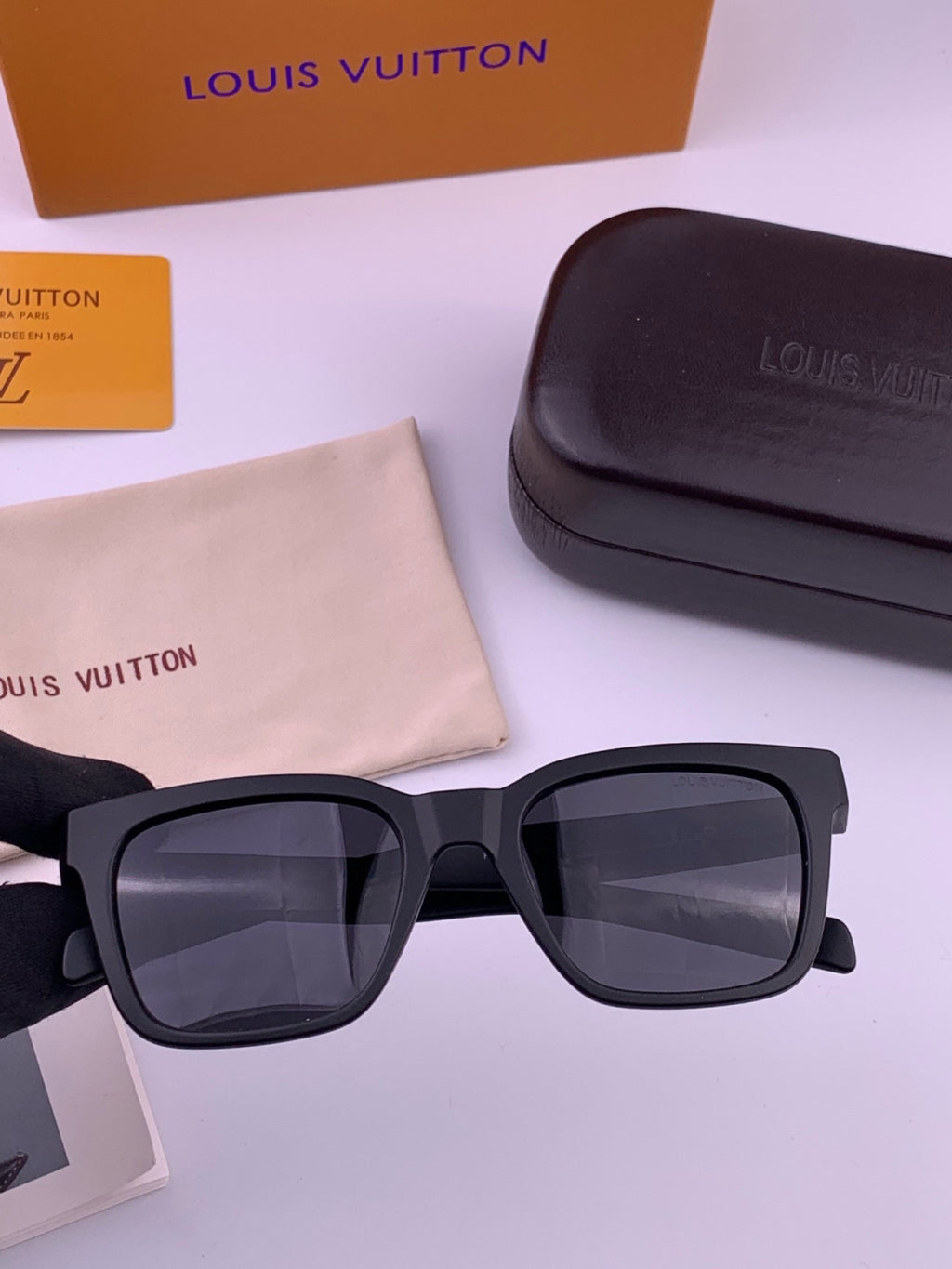 Louis Vuitton Fashion Black Lens Sunglasses for Men & Women - 493113 - detail image 2