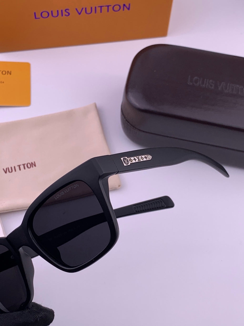 Louis Vuitton Fashion Black Lens Sunglasses for Men & Women - 493113 - detail image 4