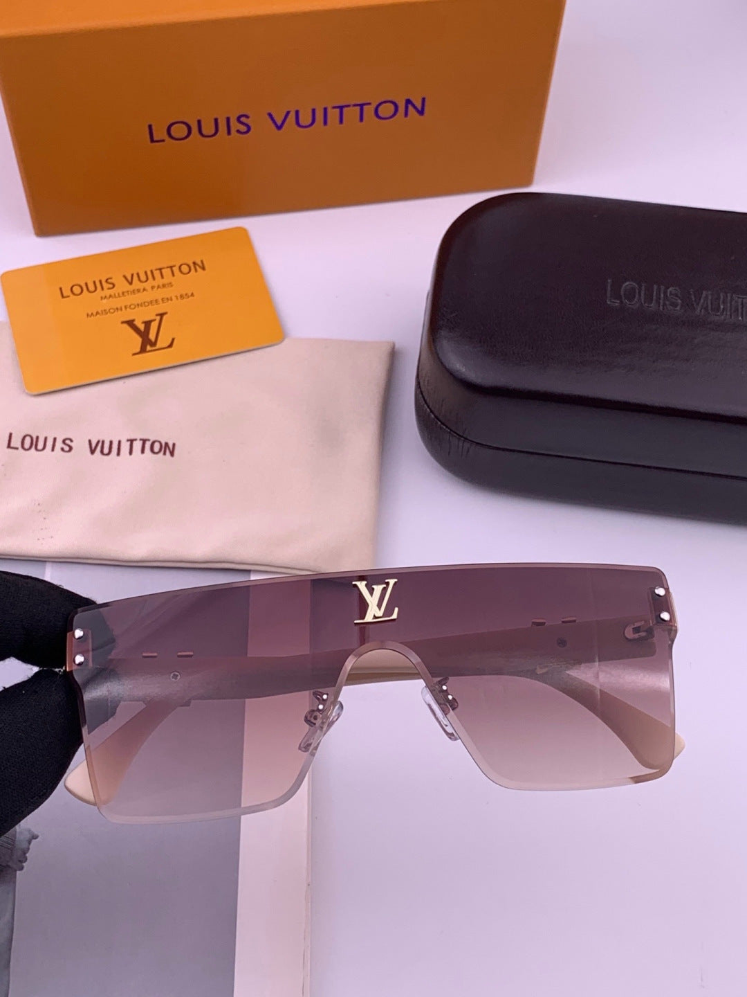 Louis Vuitton L36000 Oversized Purple Lens Sunglasses for Men & Women - 493121