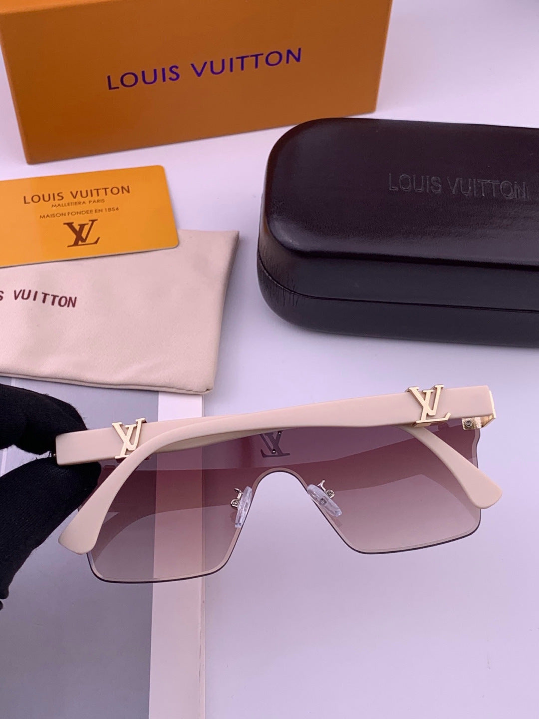 Louis Vuitton L36000 Oversized Purple Lens Sunglasses for Men & Women - 493121 - detail image 4