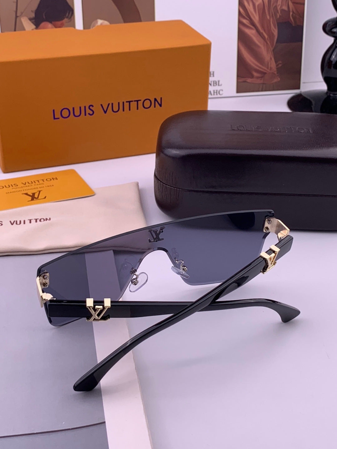 Louis Vuitton L36000 Oversized Blue Lens Sunglasses for Men & Women - detail image 7