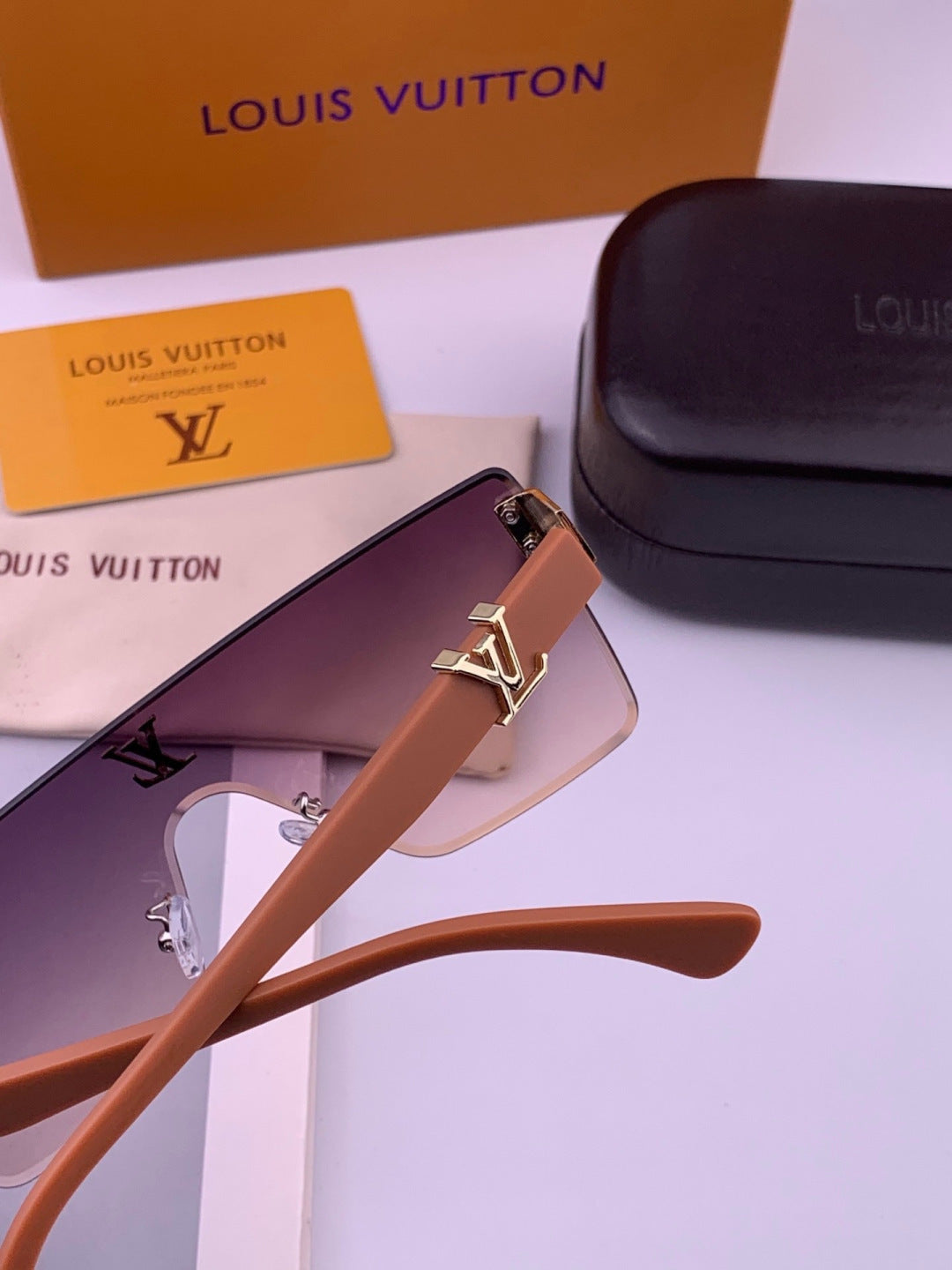 Louis Vuitton L36000 Oversized Purple Lens Sunglasses for Men & Women - detail image 4