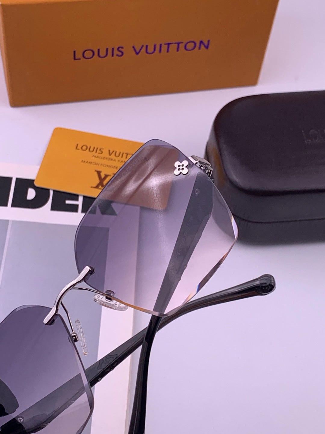 Louis Vuitton L8612 Square Gold Lens Sunglasses for Men & Women - detail image 4