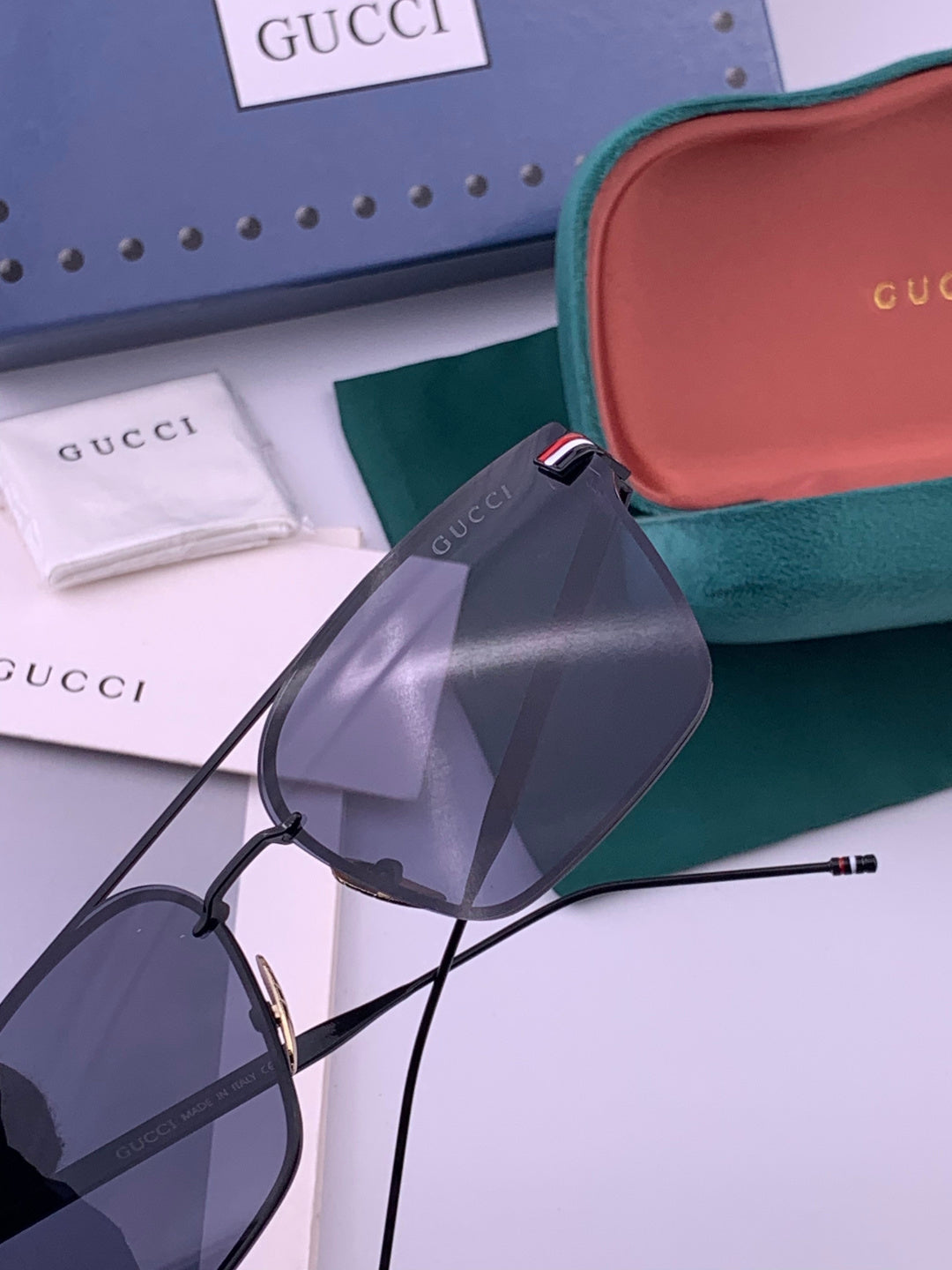 Gucci G152 Polarized Aviator Gold Lens Sunglasses for Men & Women - detail image 4