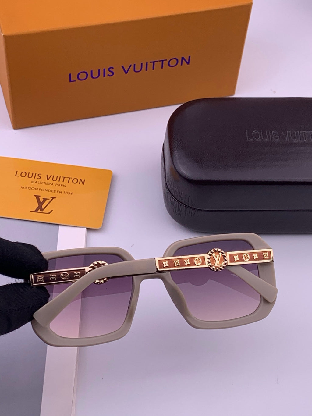 Louis Vuitton L37007 Oversized Brown Lens Sunglasses for Men & Women - 486252 - detail image 6