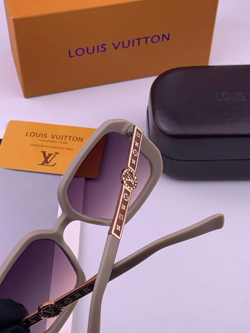 Louis Vuitton L37007 Oversized Brown Lens Sunglasses for Men & Women - 486252 - detail image 4