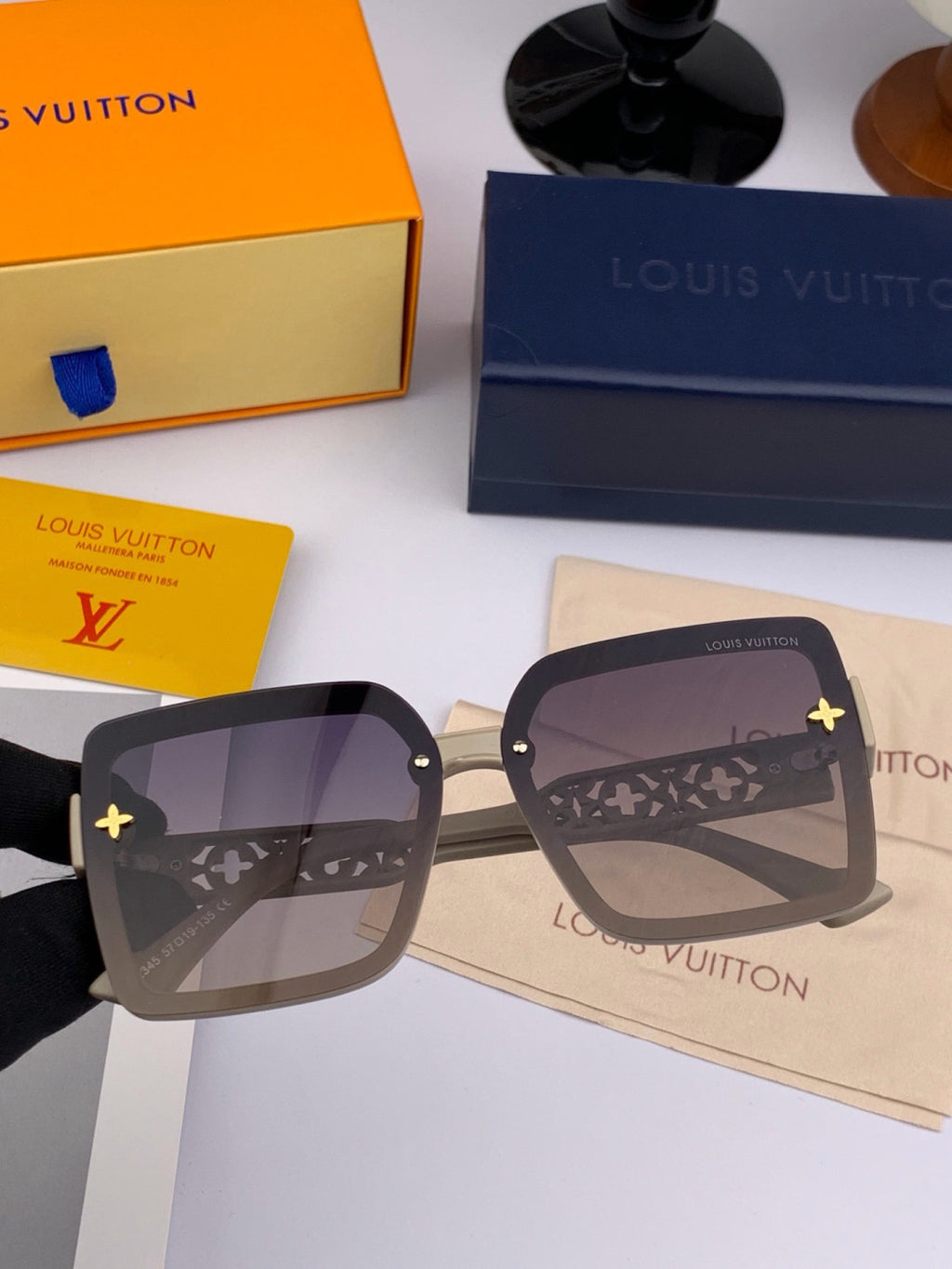 Louis Vuitton Fashion Gold Lens Sunglasses for Men & Women - 486246 - detail image 2