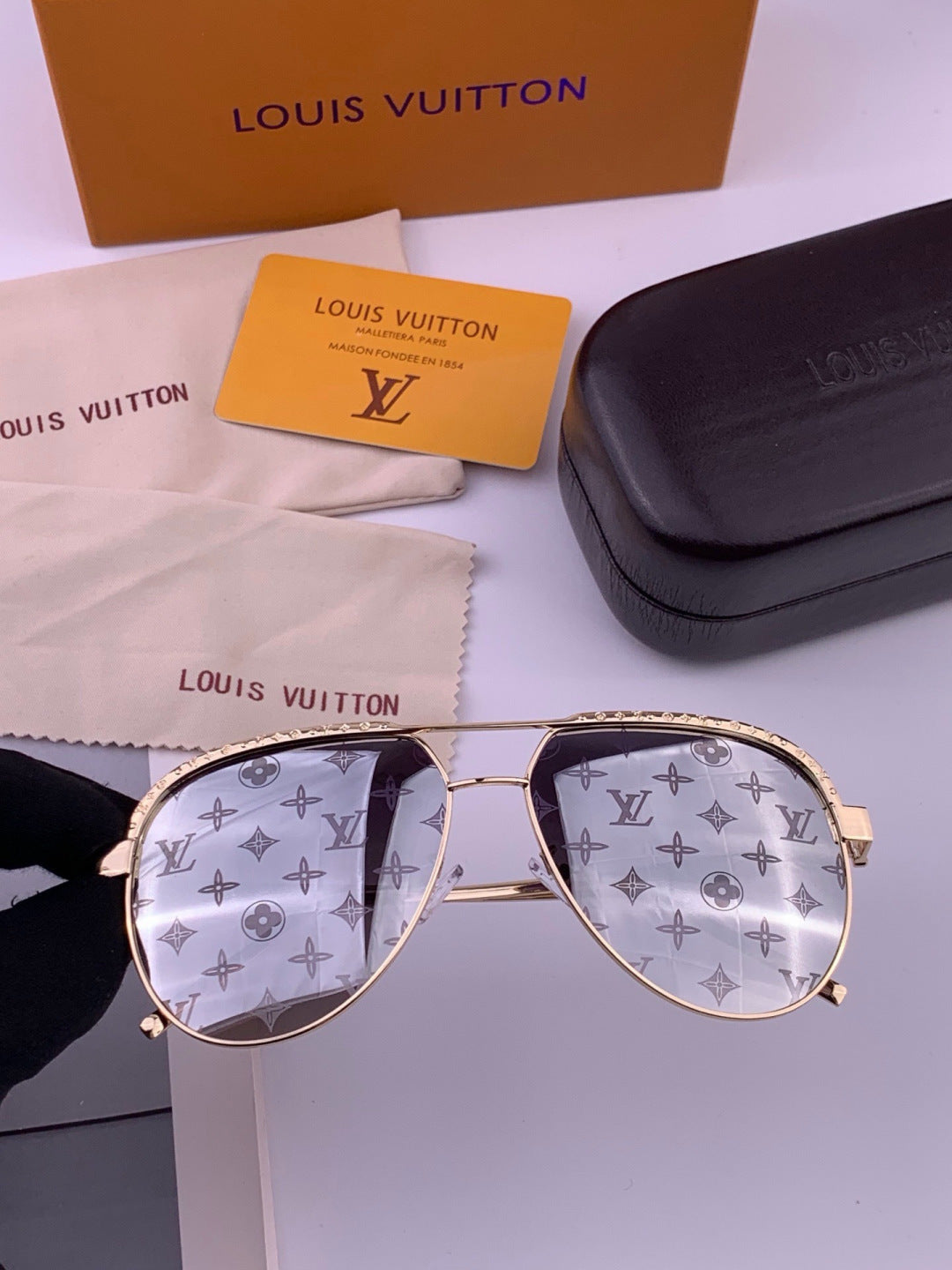 Louis Vuitton L01744 Aviator Black Lens Sunglasses for Men & Women - detail image 3
