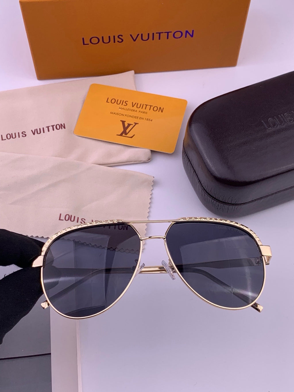 Louis Vuitton L01744 Aviator Black Lens Sunglasses for Men & Women - detail image 2