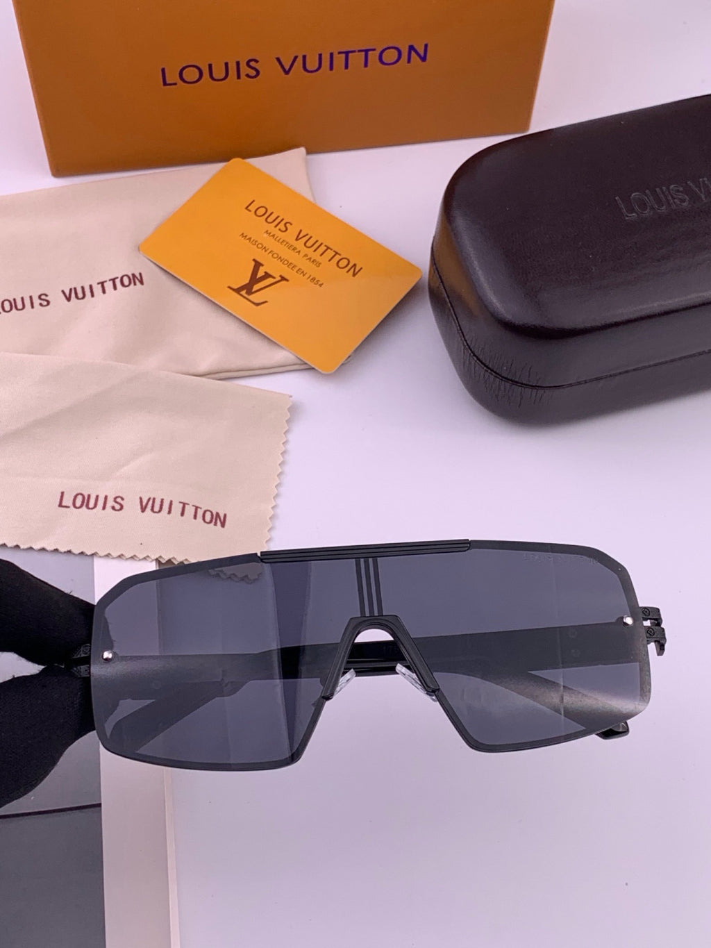 Louis Vuitton L71757 Aviator Blue Lens Sunglasses for Men & Women - detail image 2