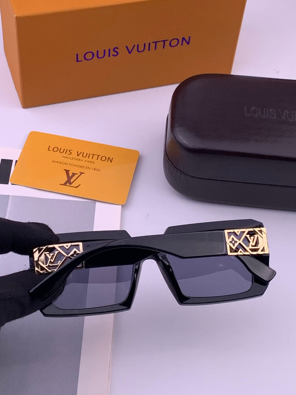 Louis Vuitton L77001 Square Brown Lens Sunglasses for Men & Women - 486116 - detail image 2
