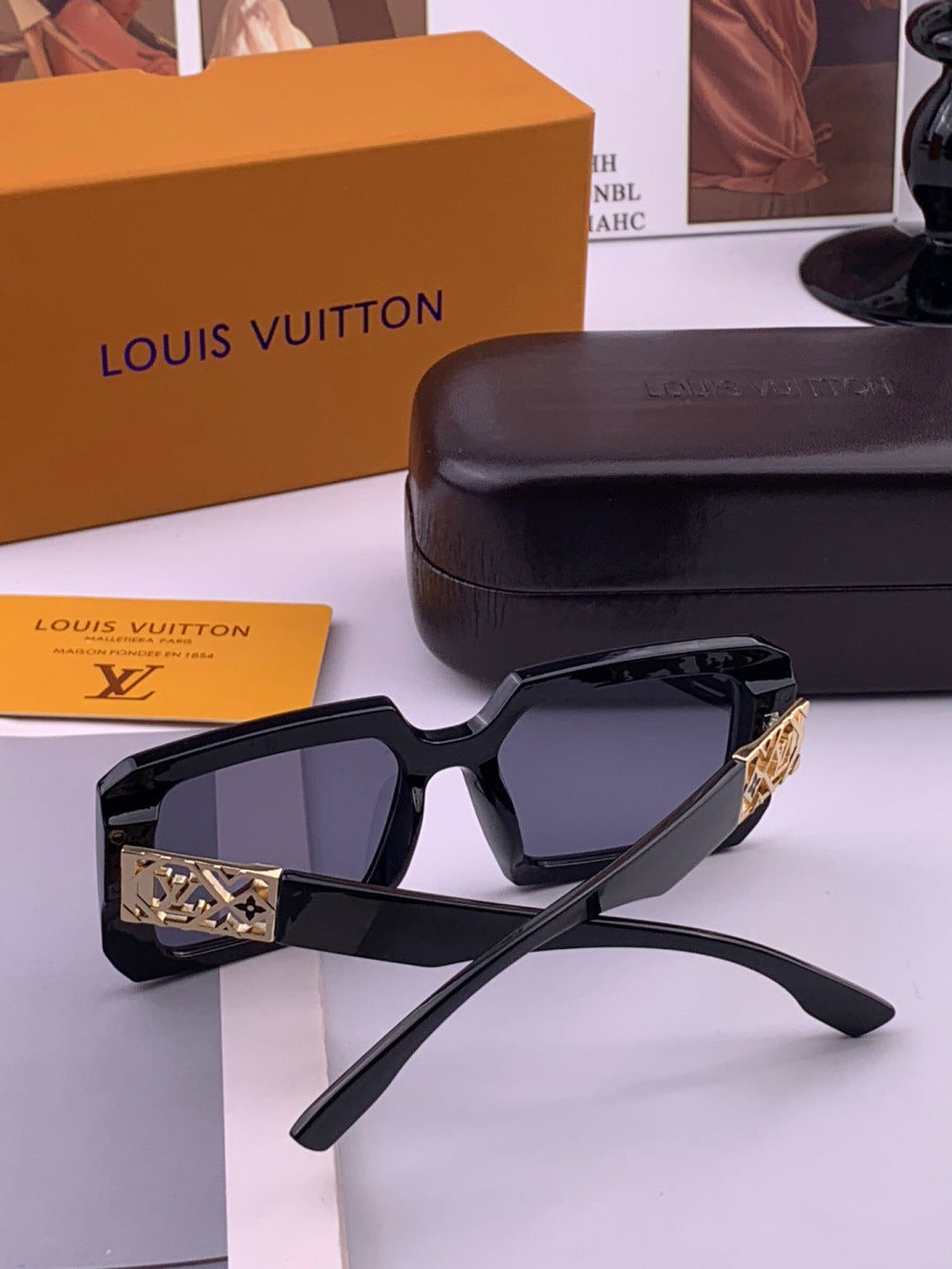Louis Vuitton L77001 Square Brown Lens Sunglasses for Men & Women - 486116 - detail image 6