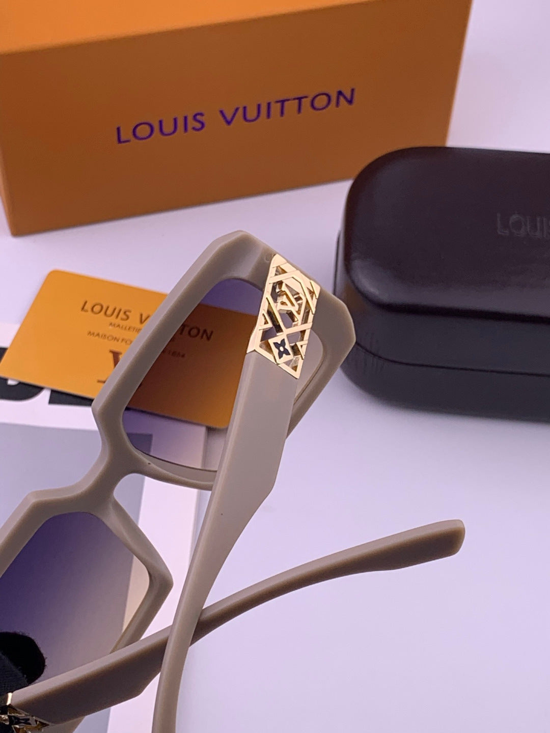 Louis Vuitton L77001 Square Brown Lens Sunglasses for Men & Women - detail image 4