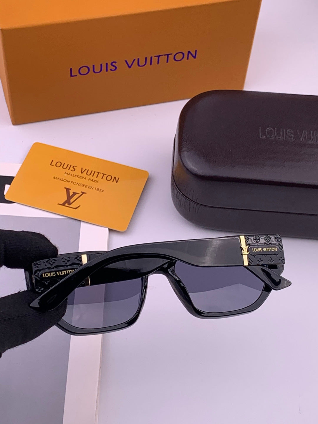 Louis Vuitton L17000 Square Black Lens Sunglasses for Men & Women - detail image 3
