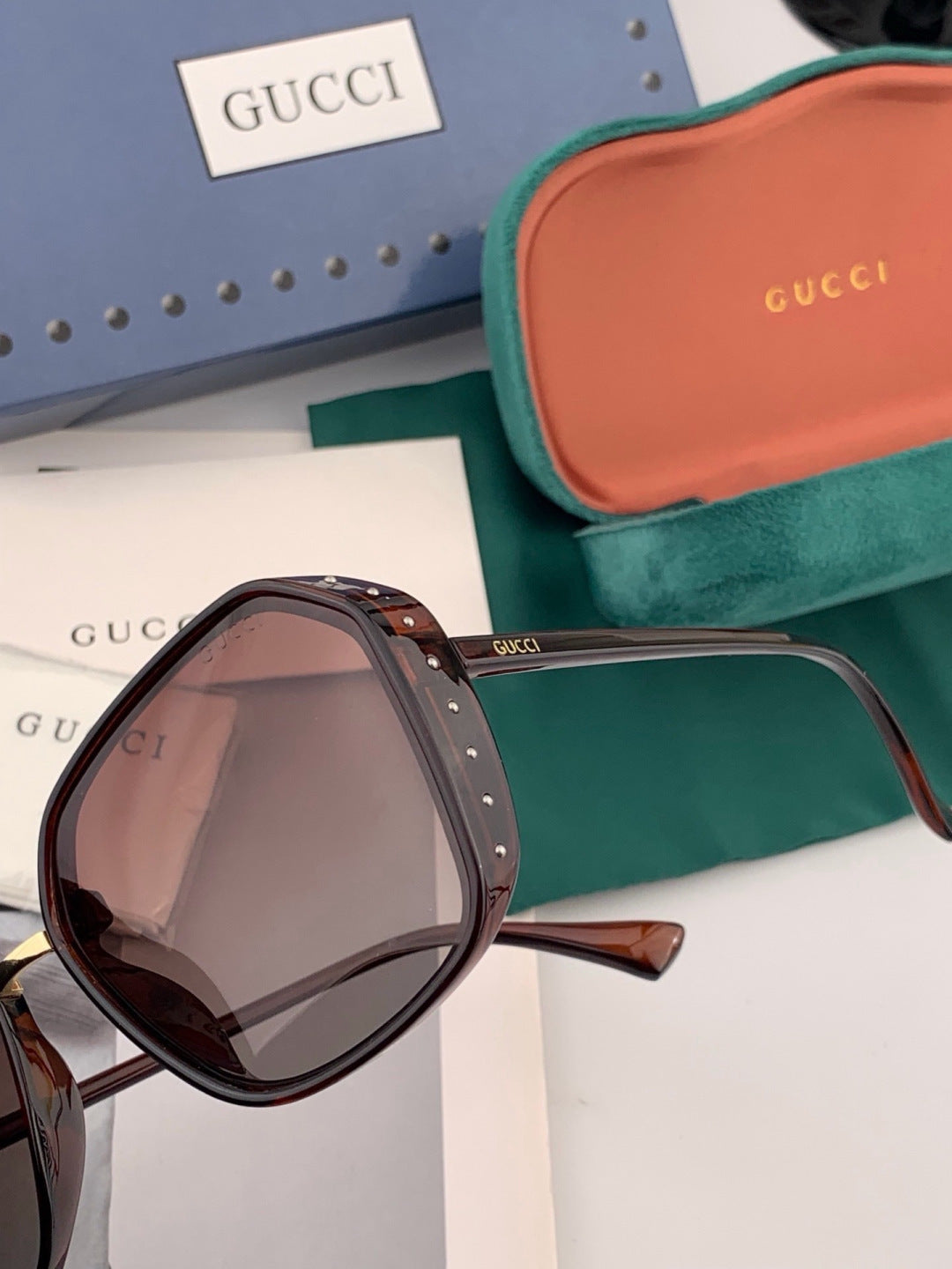 Gucci G14900 Polarized Square Gold Lens Sunglasses for Men & Women - detail image 3