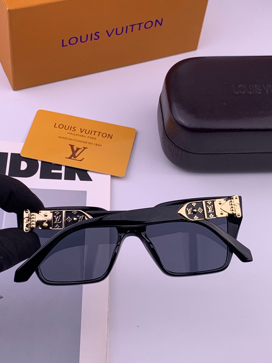 Louis Vuitton L36900 Square Black Lens Sunglasses for Men & Women - detail image 4