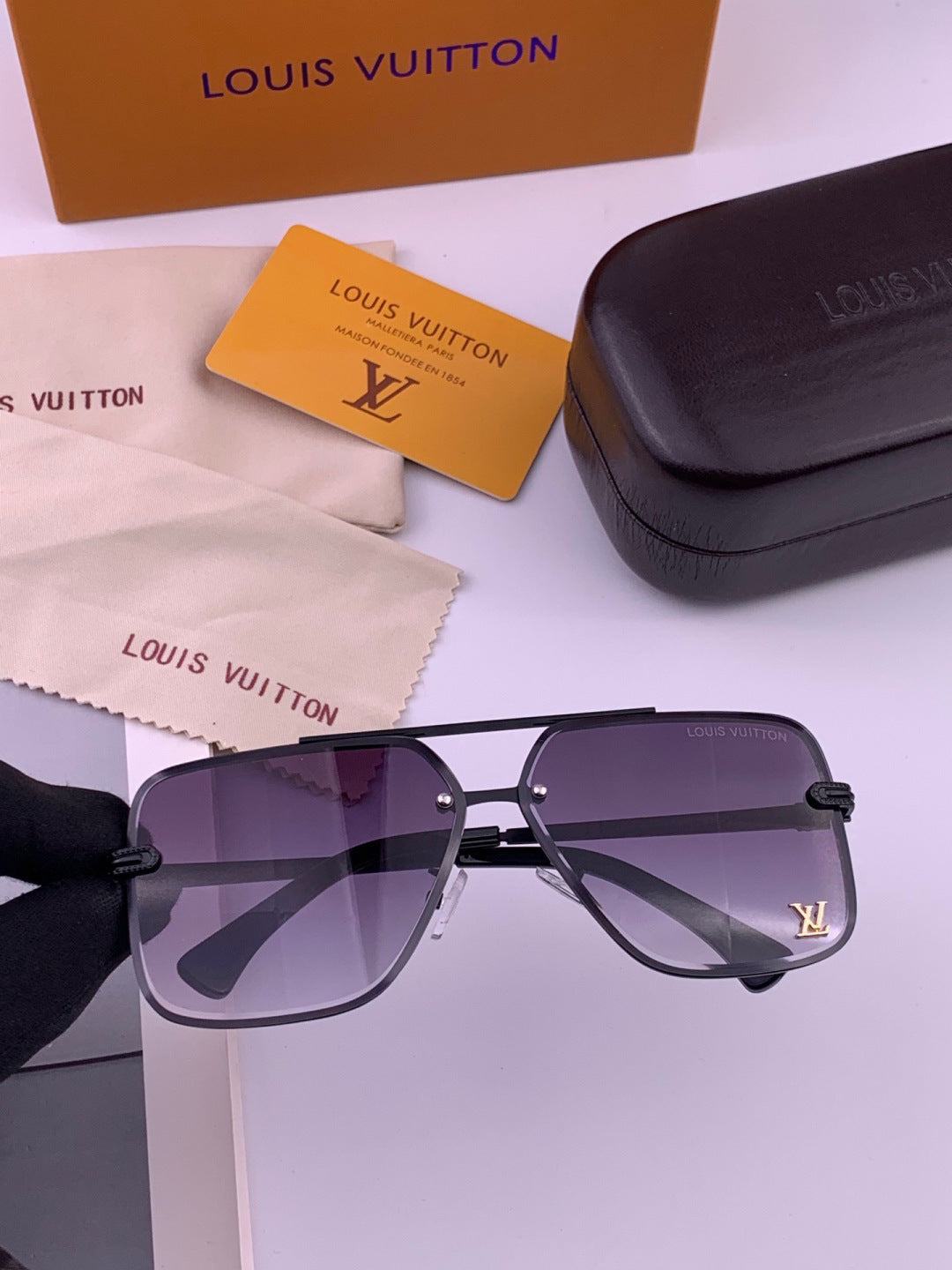 Louis Vuitton L91747 Aviator Gold Lens Sunglasses for Men & Women - 486098 - detail image 2