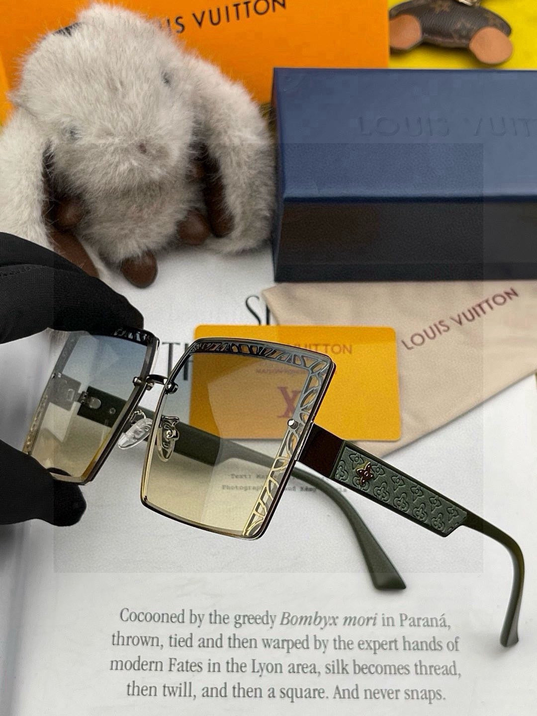 Louis Vuitton L3730 Square Red Lens Sunglasses for Men & Women - detail image 4