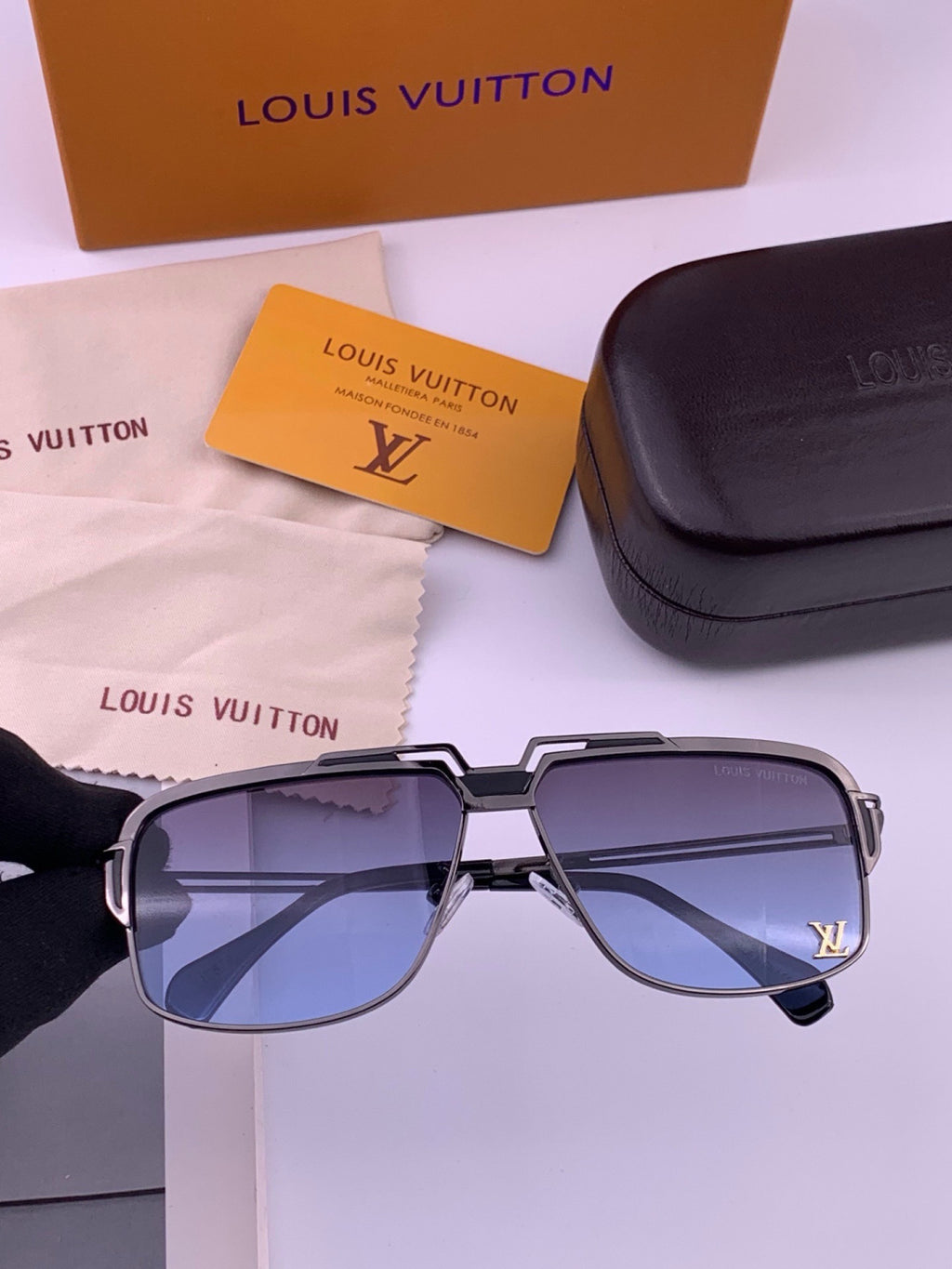 Louis Vuitton L91757 Aviator Black Lens Sunglasses for Men & Women - detail image 4