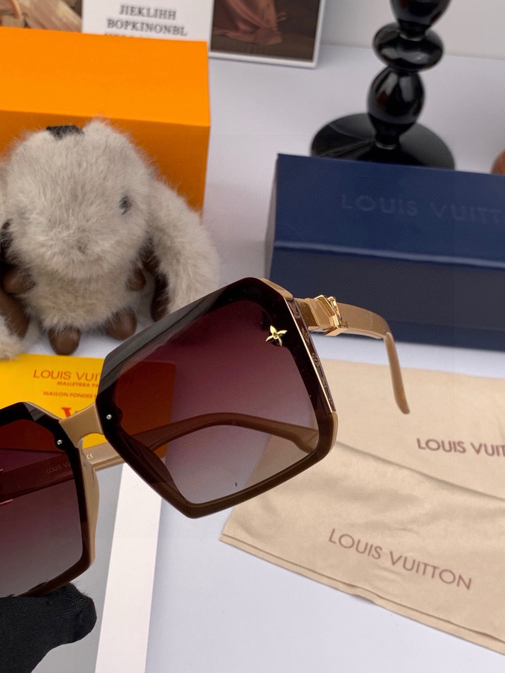 Louis Vuitton L3262 Square Red Lens Sunglasses for Men & Women - detail image 4
