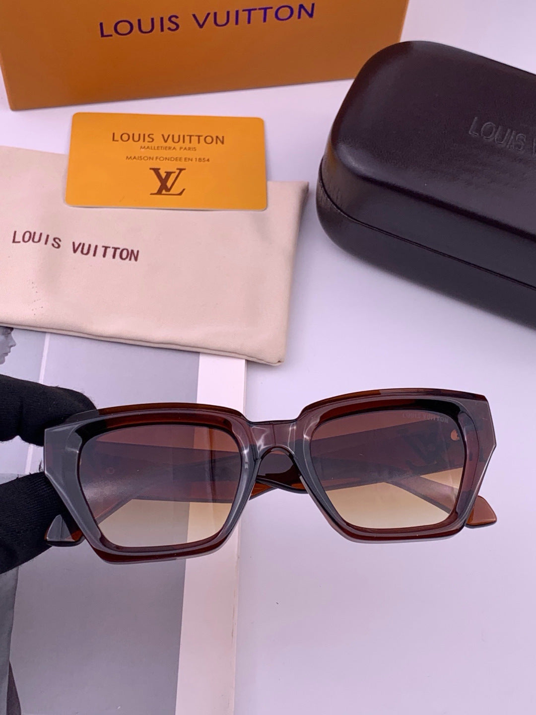 Louis Vuitton L26900 Square Black Lens Sunglasses for Women - detail image 2