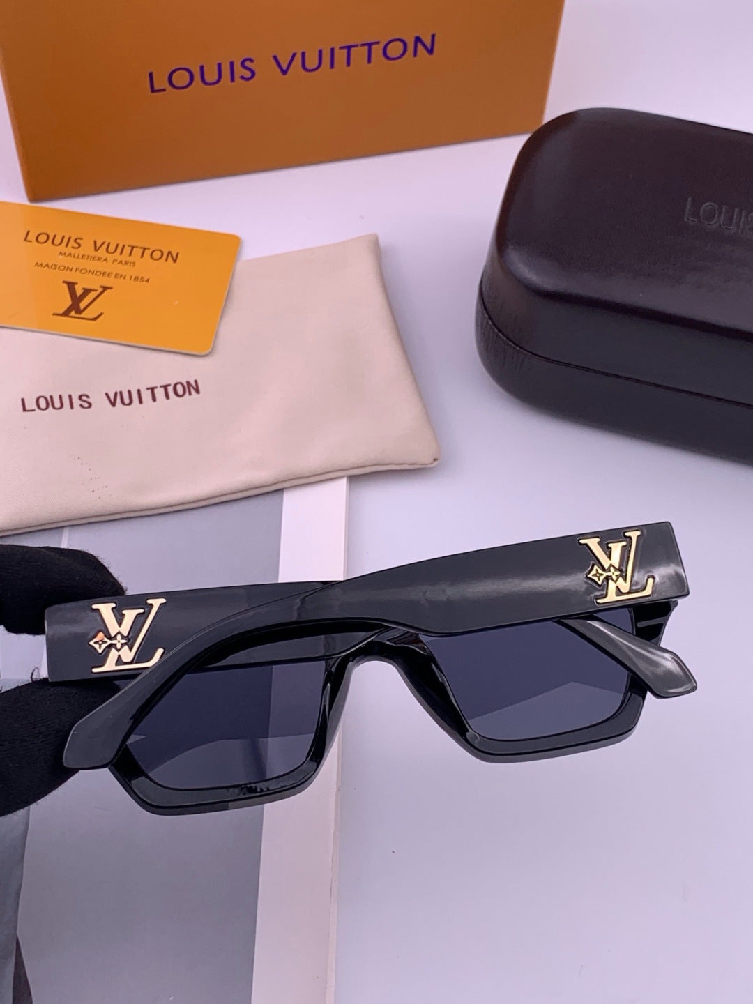 Louis Vuitton L26900 Square Black Lens Sunglasses for Women - detail image 5