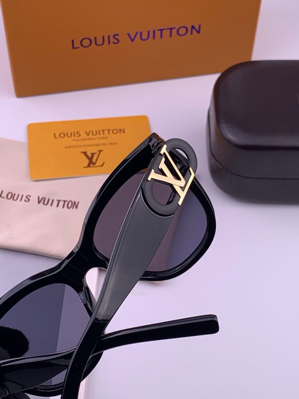 Louis Vuitton L07002 Square Black Lens Sunglasses for Women - 486181 - detail image 7
