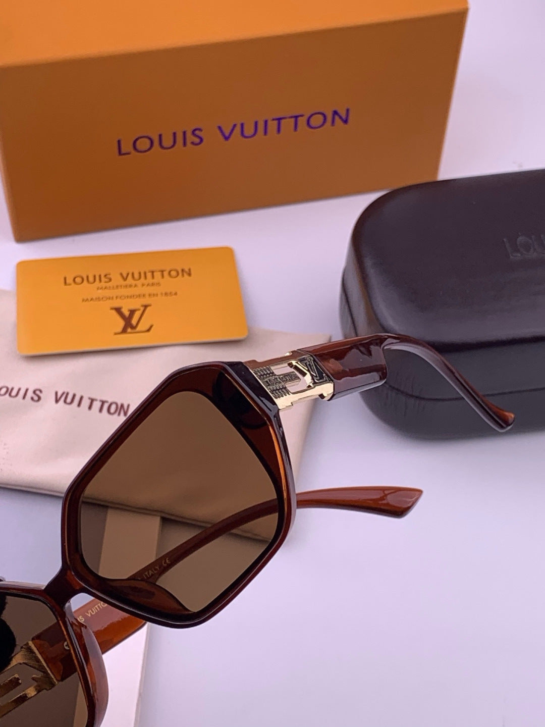 Louis Vuitton L17001 Square Black Lens Sunglasses for Women - 486183 - detail image 3