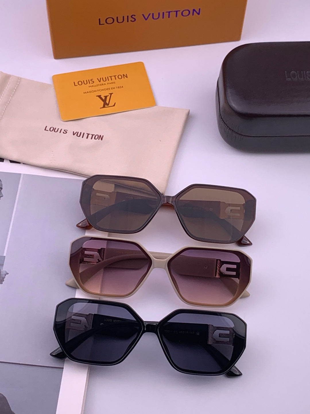 Louis Vuitton L17001 Square Black Lens Sunglasses for Women - detail image 8
