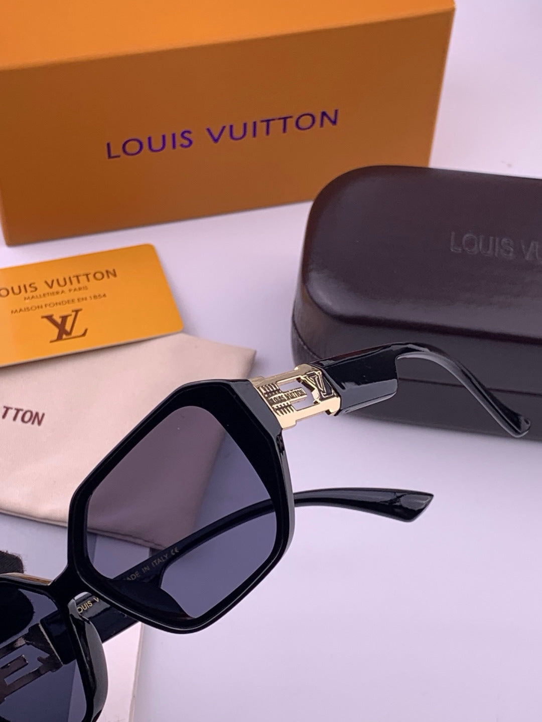 Louis Vuitton L17001 Square Black Lens Sunglasses for Women - detail image 3