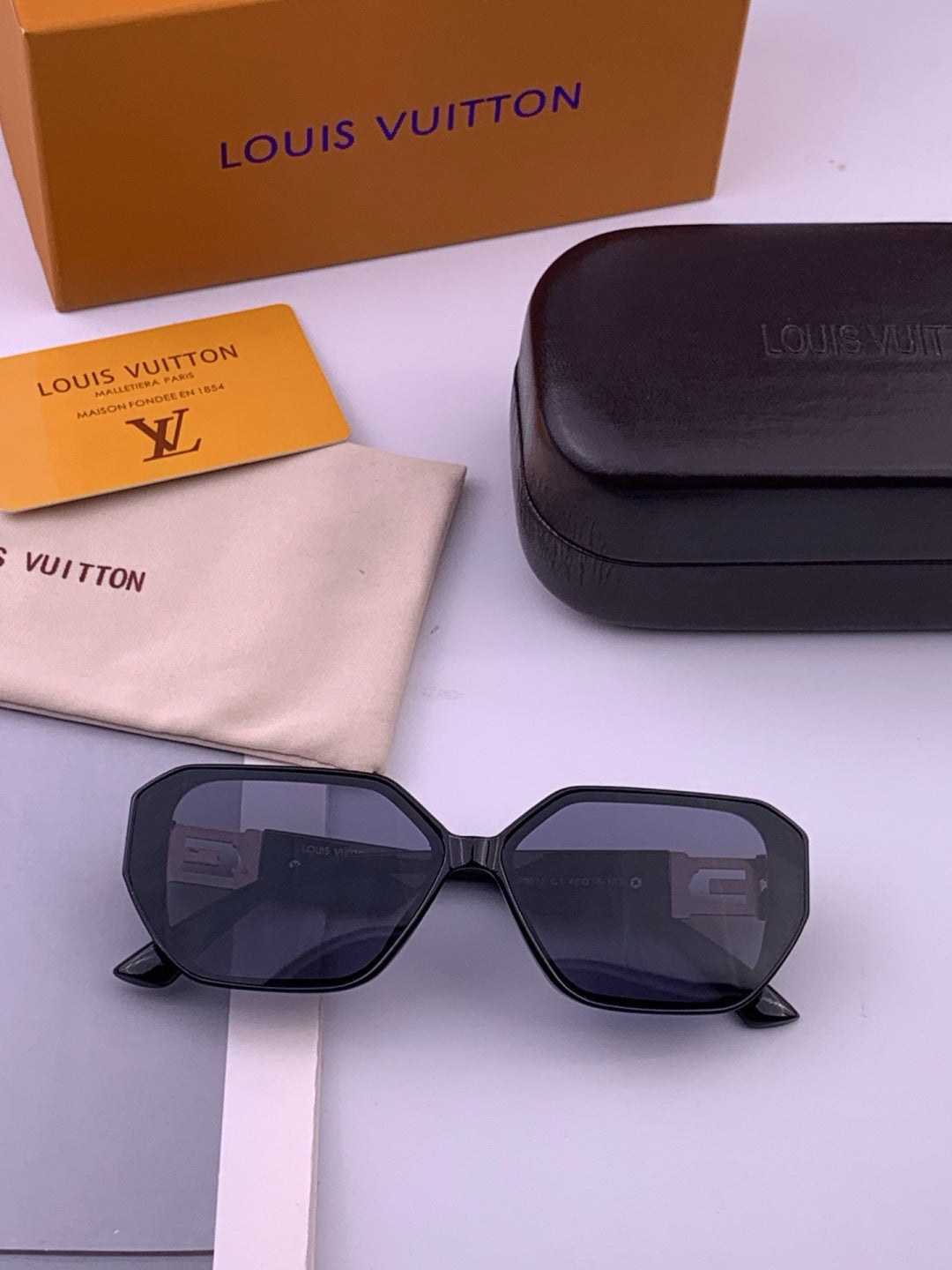 Louis Vuitton L17001 Square Black Lens Sunglasses for Women - detail image 7