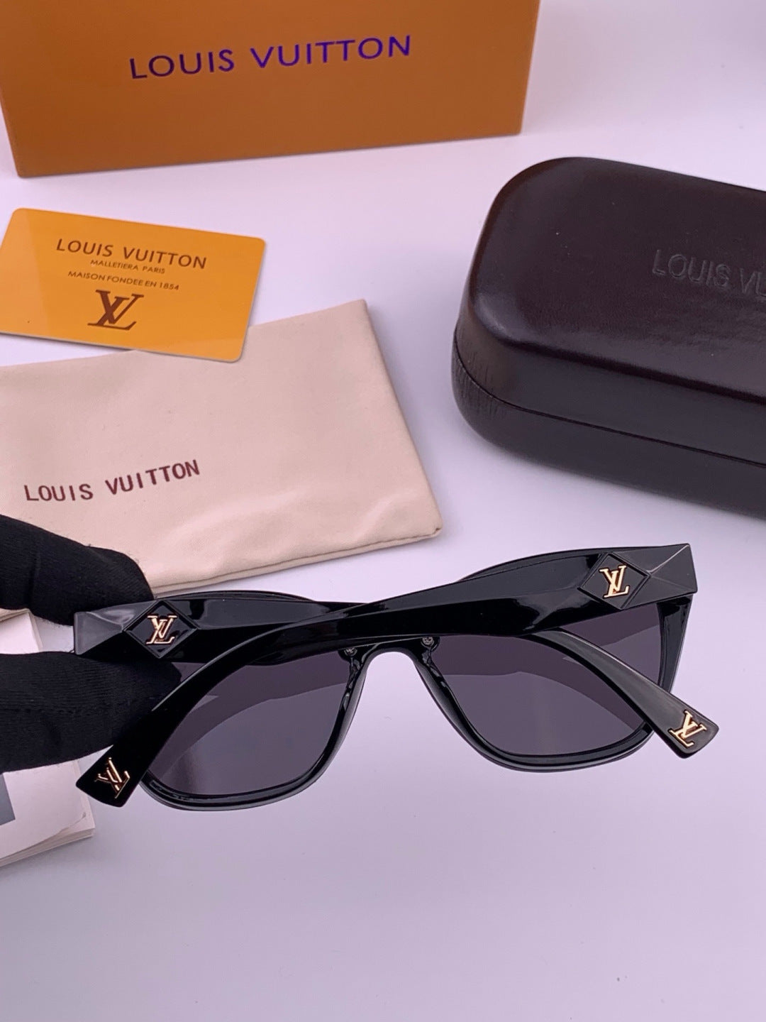 Louis Vuitton Fashion Gold Lens Sunglasses for Men & Women - 486186 - detail image 5