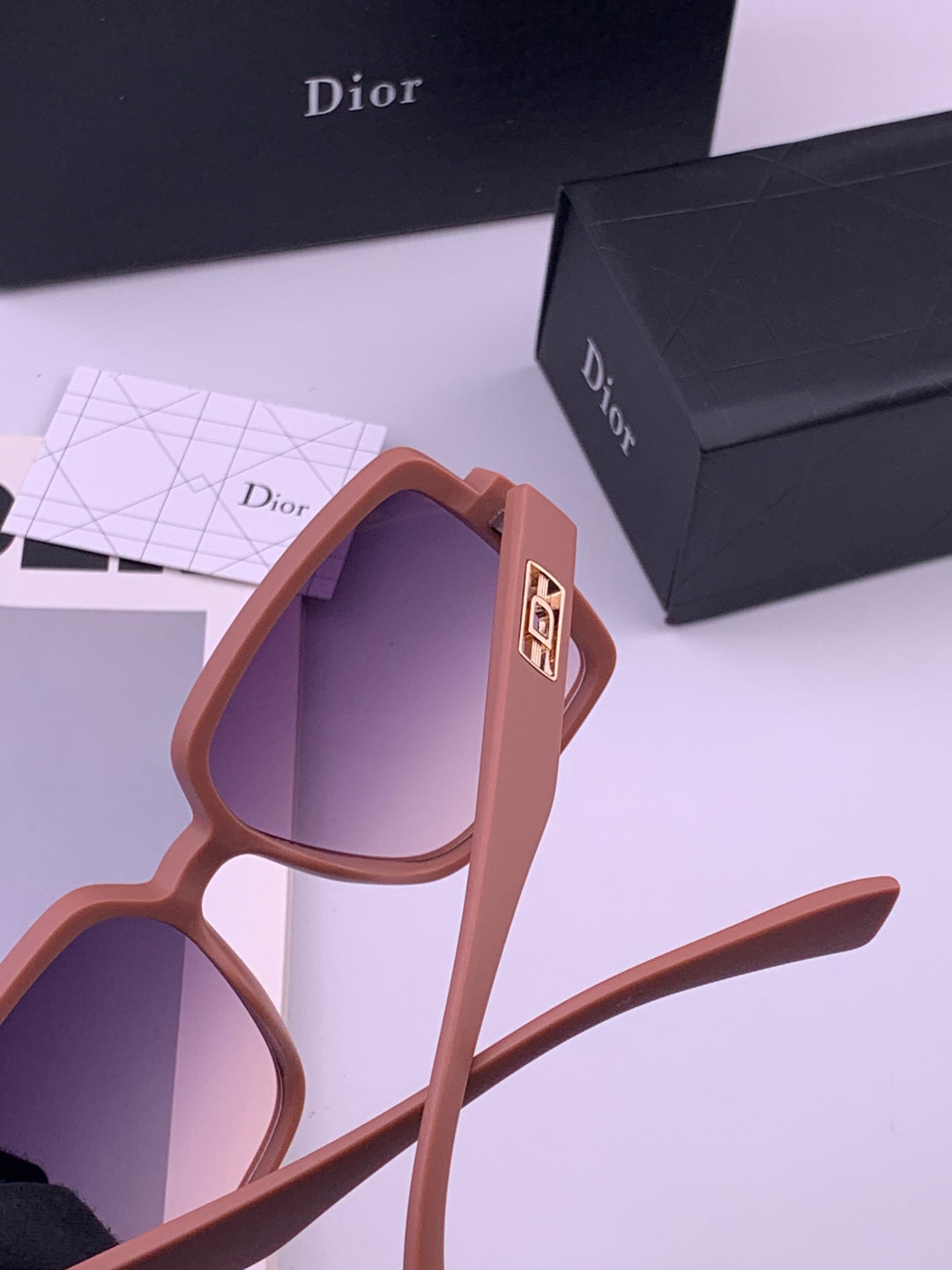 Dior D78000 Fashion Gold Lens Sunglasses for Men & Women - detail image 4