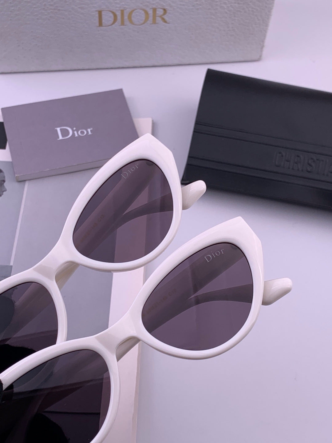 Dior D4109 Polarized Square Pink Lens Sunglasses for Men & Women - detail image 3