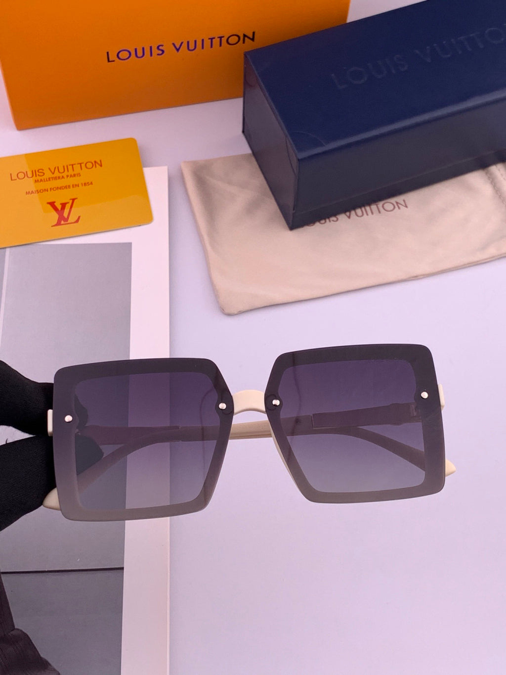 Louis Vuitton L2711 Polarized Square Red Lens Sunglasses for Men & Women - detail image 3
