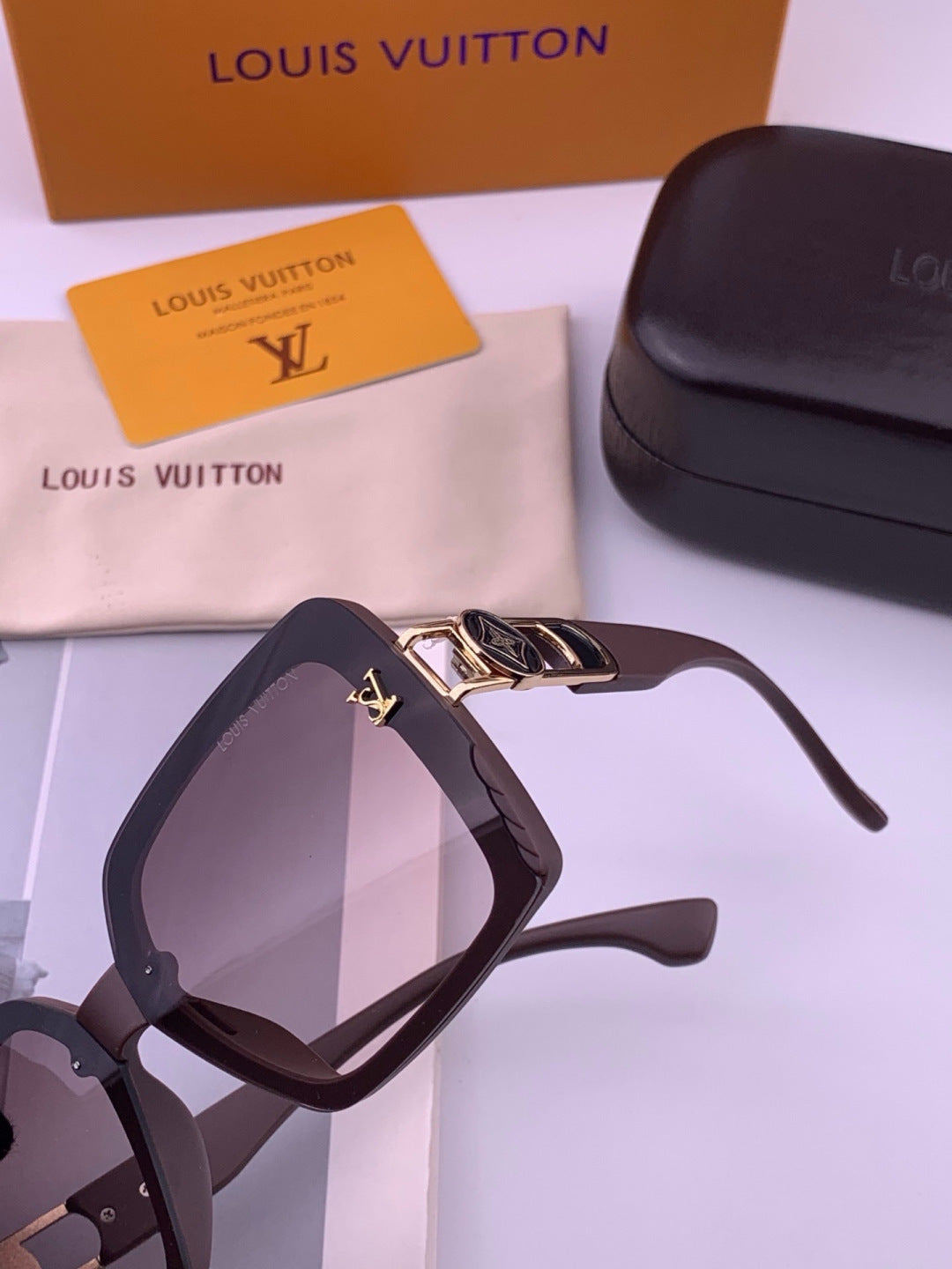 Louis Vuitton L5304 Polarized Square Brown Lens Sunglasses for Men & Women - detail image 2