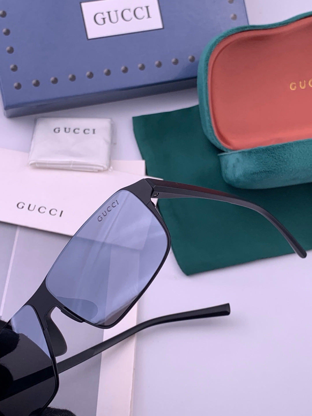 Gucci G2225 Polarized Aviator Gold Lens Sunglasses for Men - detail image 3