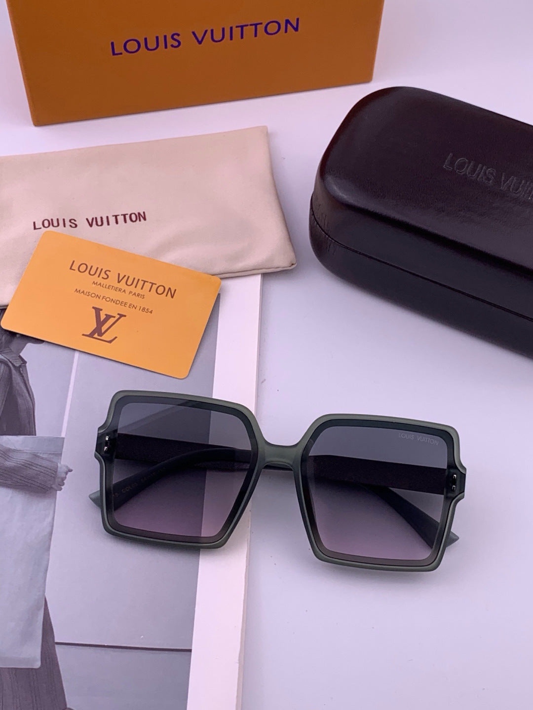 Louis Vuitton L1577 Polarized Square Gray Lens Sunglasses for Men & Women - detail image 6