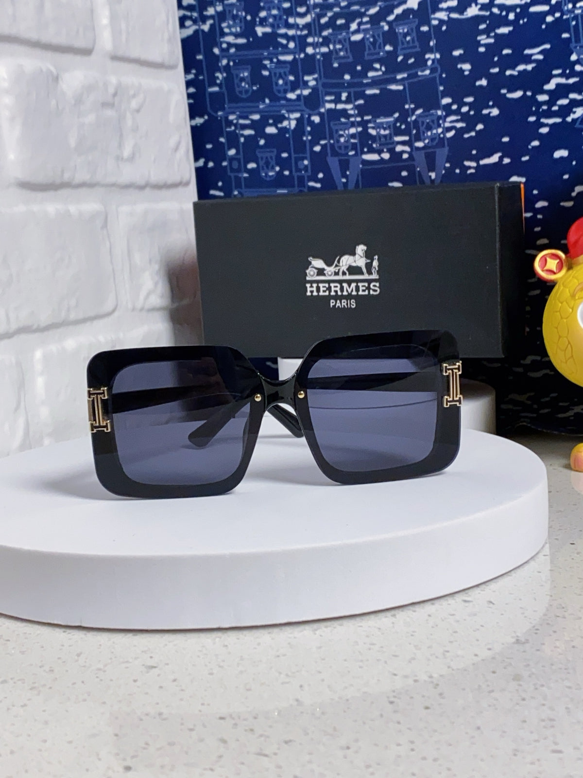 Hermès Square Gold Lens Sunglasses for Men & Women - 416510 - detail image 2
