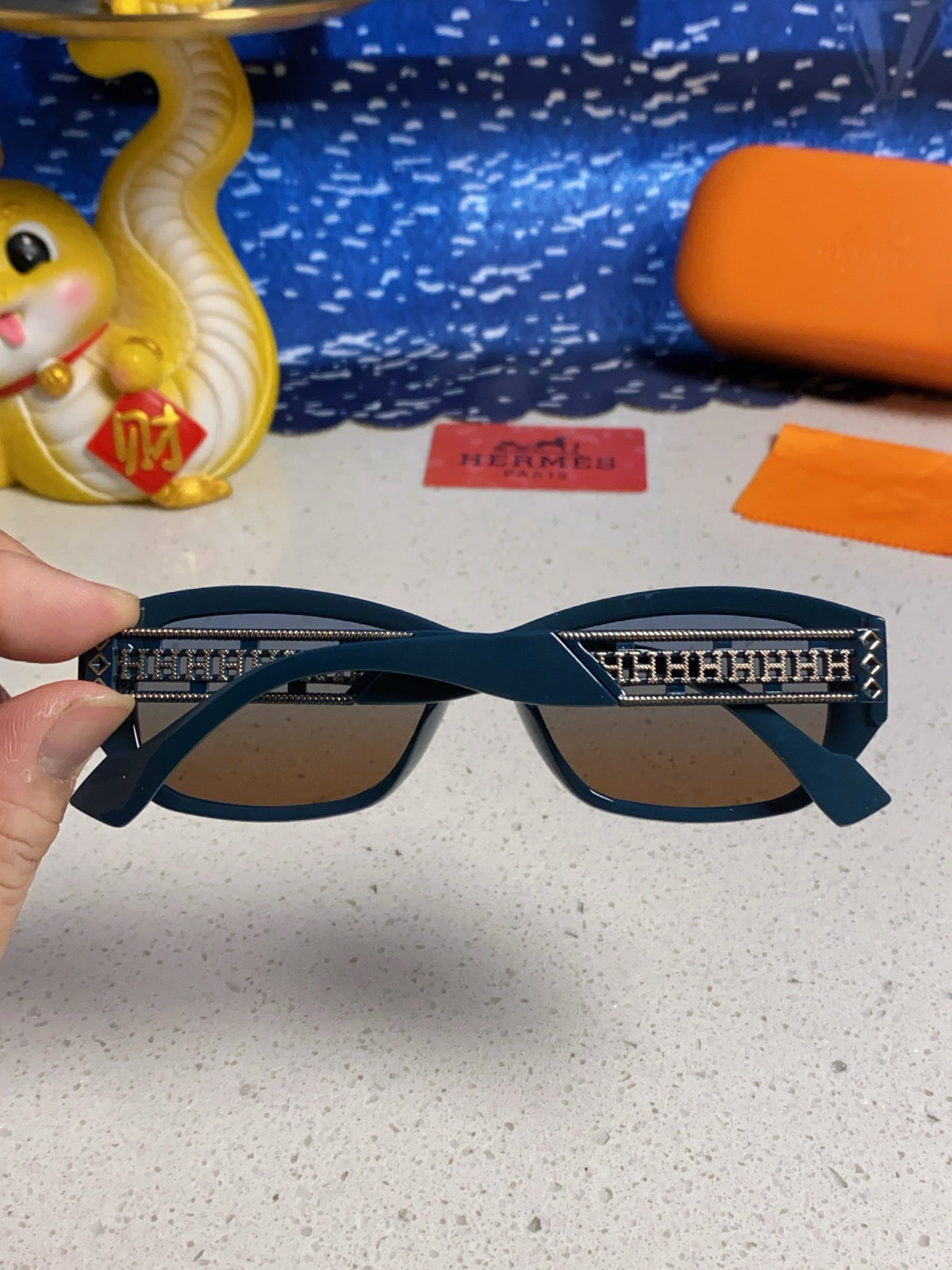 Hermès Polarized Cat-Eye Silver Lens Sunglasses for Men & Women - 466436 - detail image 5