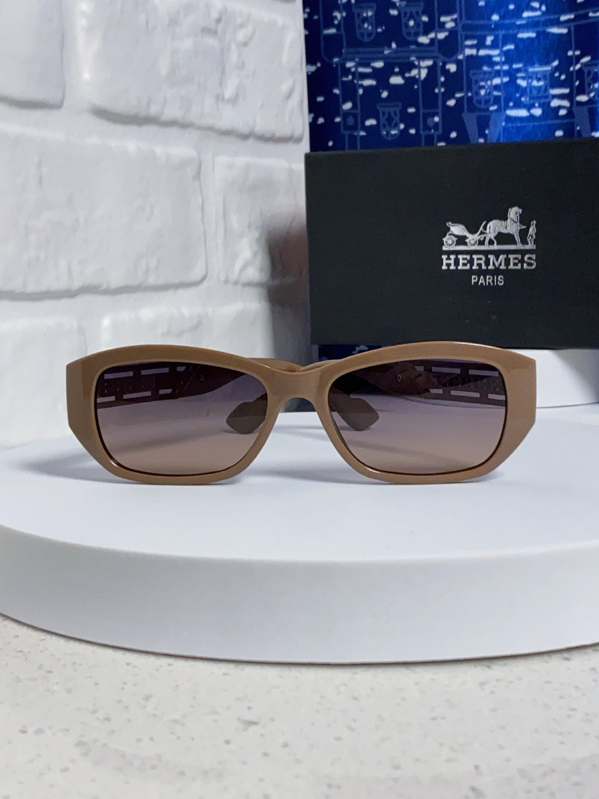 Hermès Polarized Cat-Eye Silver Lens Sunglasses for Men & Women - 466438 - detail image 2