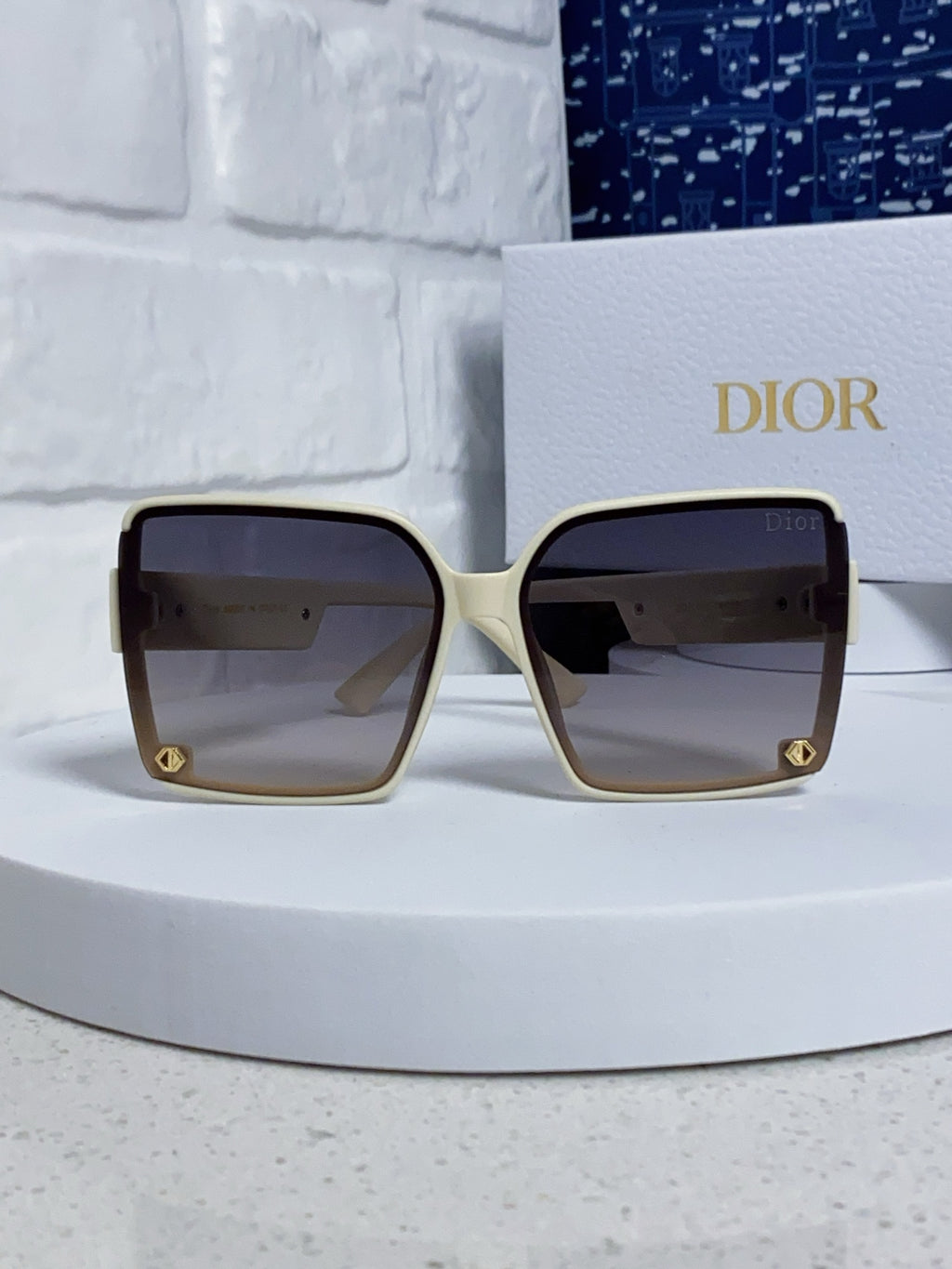 Dior Polarized Fashion Gray Lens Sunglasses for Women - 997974 - detail image 2