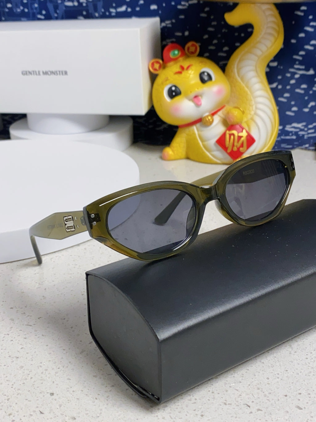 Gentle Monster ROCOCO Cat-Eye Blue Lens Sunglasses for Men & Women - detail image 10