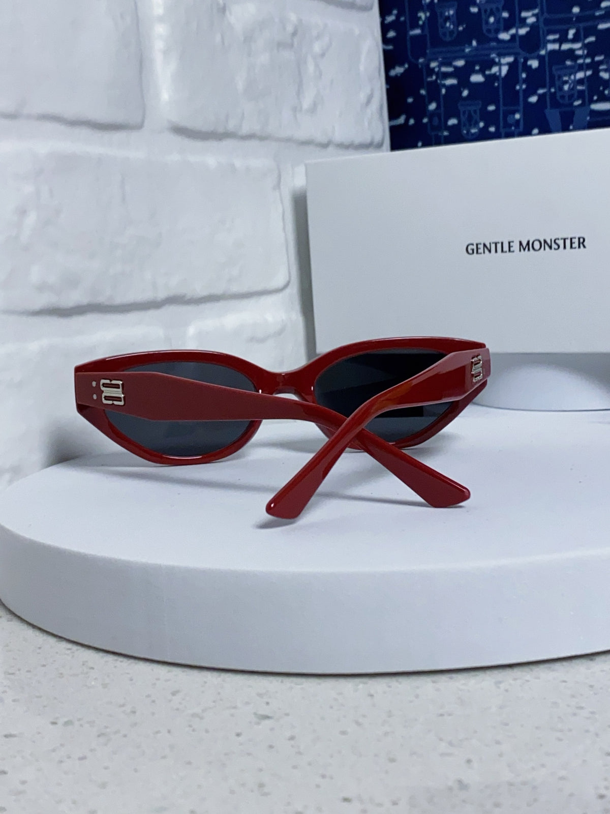 Gentle Monster ROCOCO Cat-Eye Red Lens Sunglasses for Men & Women - 432929 - detail image 3