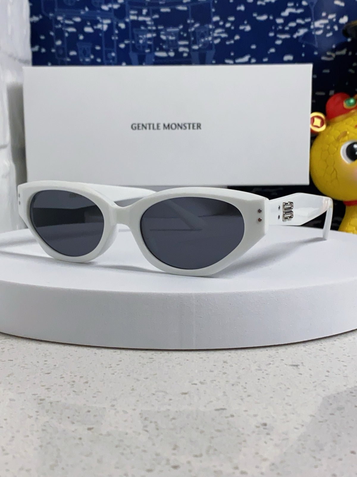 Gentle Monster ROCOCO Cat-Eye Gray Lens Sunglasses for Men & Women