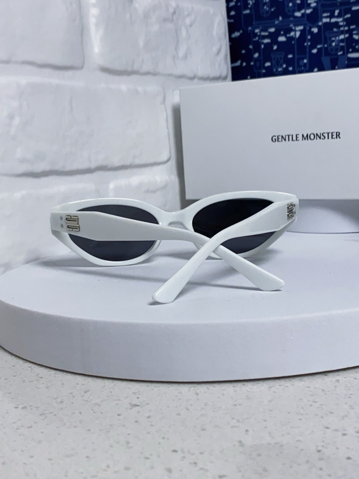Gentle Monster ROCOCO Cat-Eye Gray Lens Sunglasses for Men & Women - detail image 3