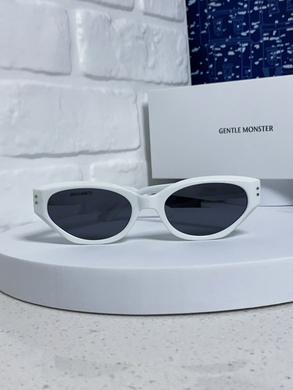 Gentle Monster ROCOCO Cat-Eye Gray Lens Sunglasses for Men & Women - detail image 2