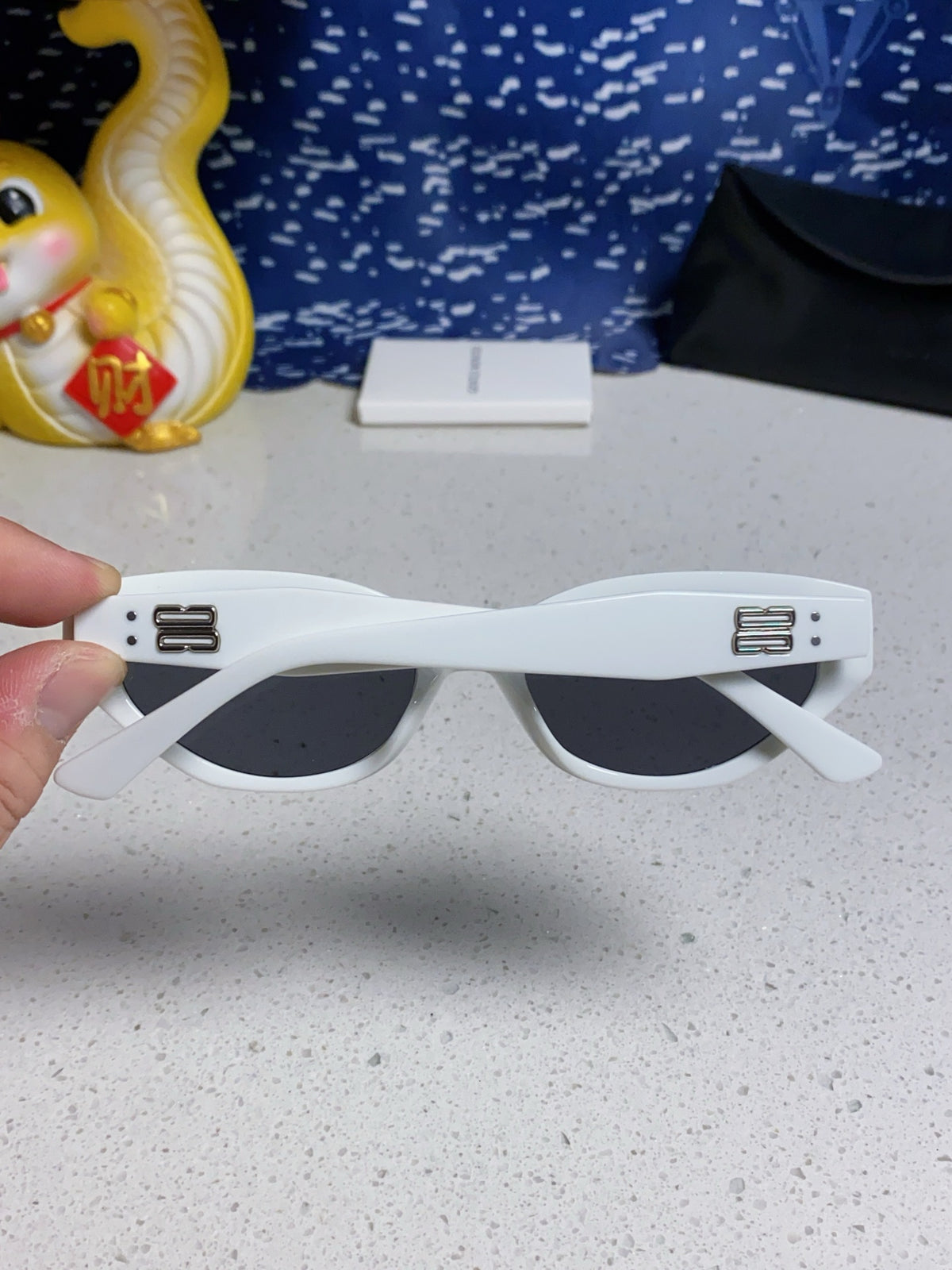 Gentle Monster ROCOCO Cat-Eye Gray Lens Sunglasses for Men & Women - 432930 - detail image 5